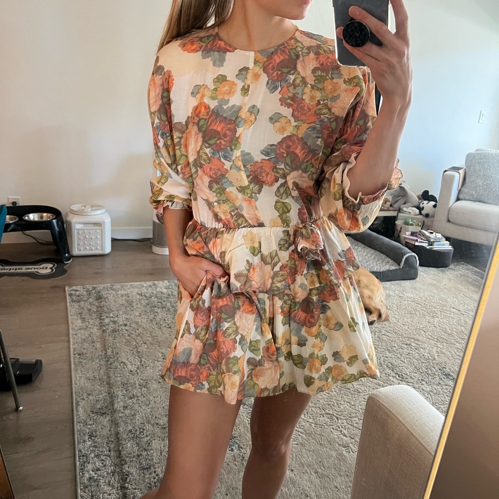 NWOT Something Navy floral romper.